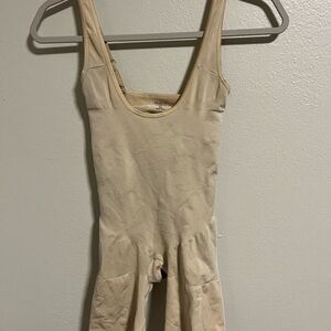 SPANX Assets shorts bodysuit shapewear